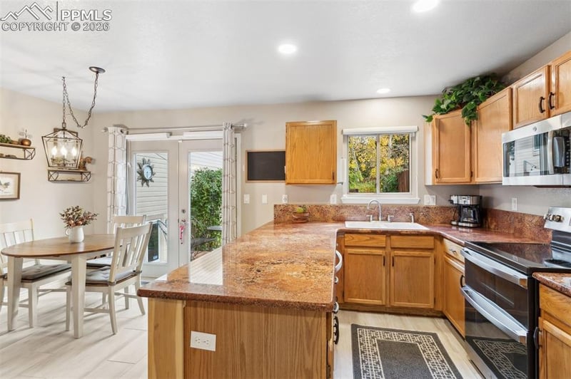 1521 Shane Cir, Colorado Springs, CO 80907
