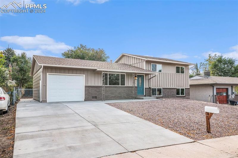 1525 Lyle Dr, Colorado Springs, CO 80915