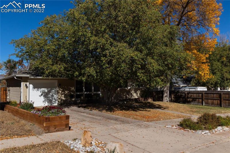 1526 Holmes Dr, Colorado Springs, CO 80909