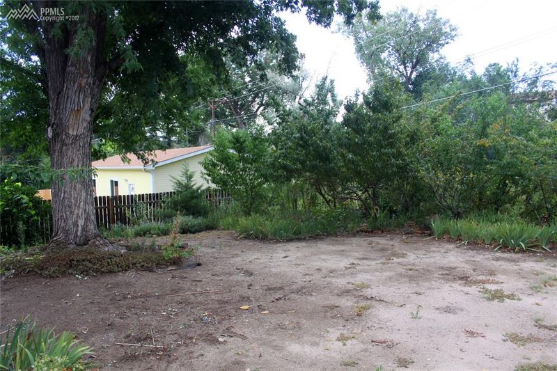 1527 Rushmore Dr, Colorado Springs, CO 80910