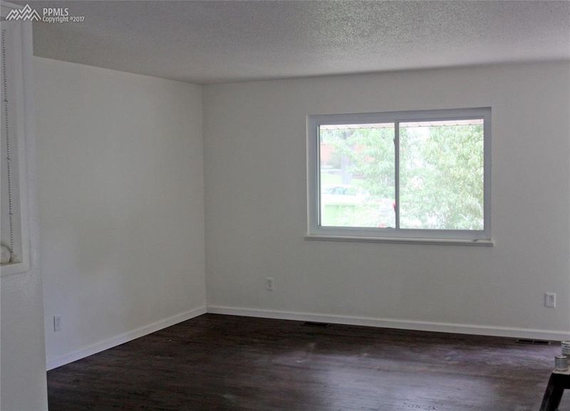 1527 Rushmore Dr, Colorado Springs, CO 80910