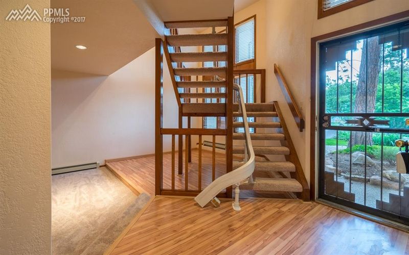 153 Mayhurst Ave, Colorado Springs, CO 80906