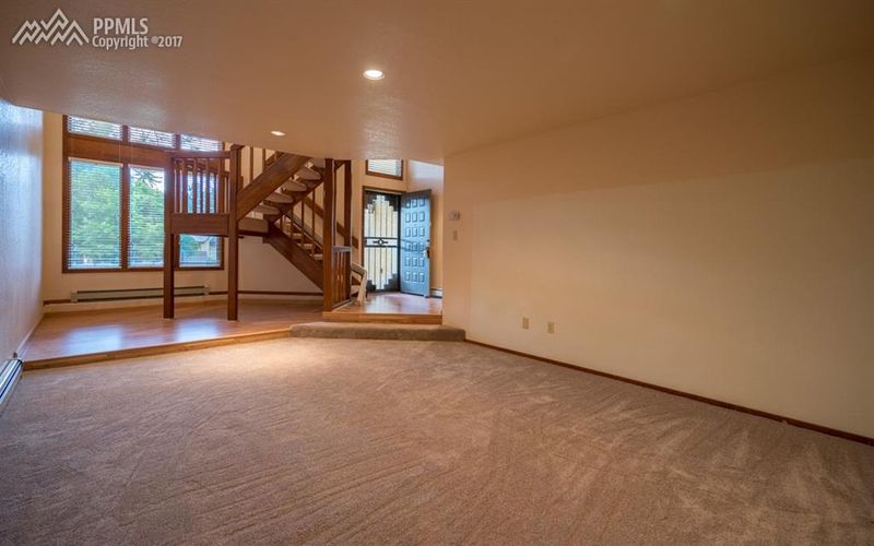 153 Mayhurst Ave, Colorado Springs, CO 80906