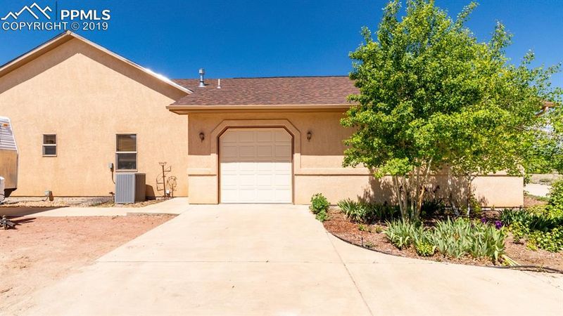 154 W Blue Hills Dr, Pueblo, CO 81007