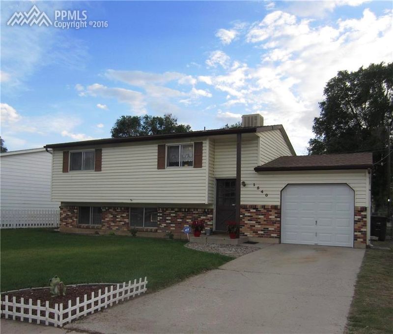 1540 River Dr, Fountain, CO 80817