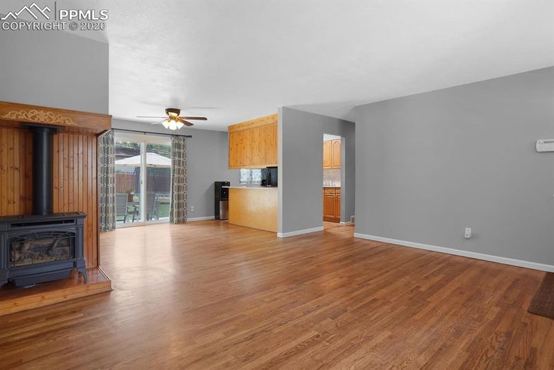 1541 Glacier Dr, Colorado Springs, CO 80910