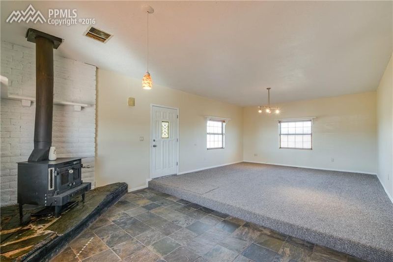 1542 L St, Penrose, CO 81240