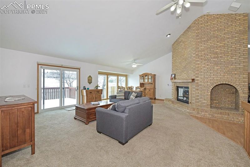 1555 Bear Cloud Dr, Colorado Springs, CO 80919