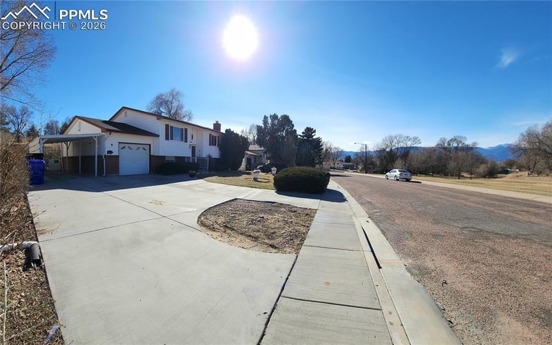 1555 Luna Vista St, Colorado Springs, CO 80911