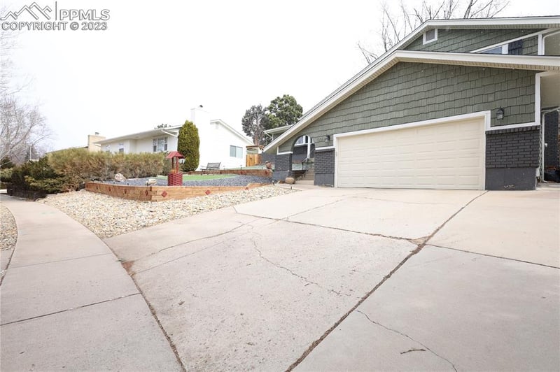 1555 Robidoux Cir, Colorado Springs, CO 80915