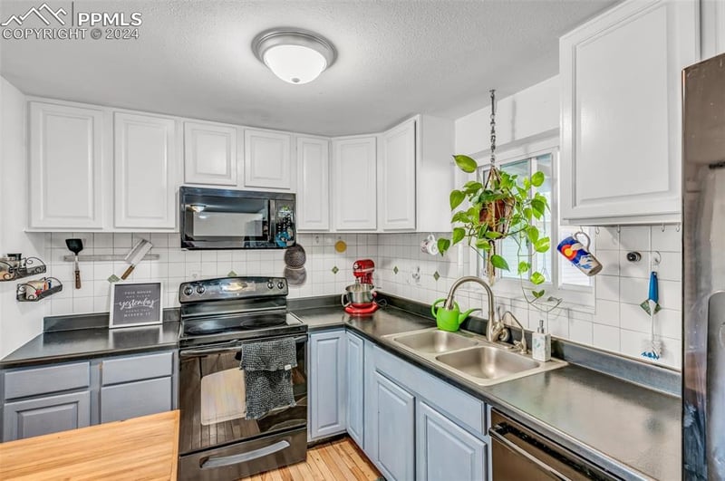 1560 Luna Dr, Fountain, CO 80817