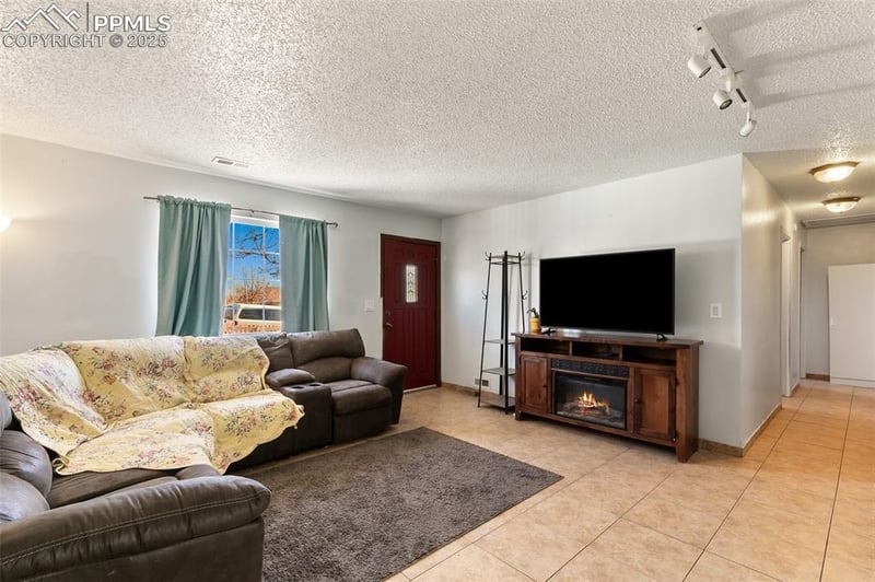 1560 Nowata Pl, Colorado Springs, CO 80915