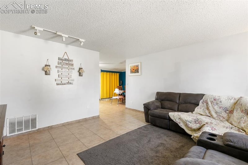 1560 Nowata Pl, Colorado Springs, CO 80915