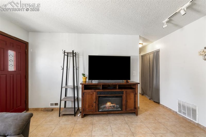 1560 Nowata Pl, Colorado Springs, CO 80915