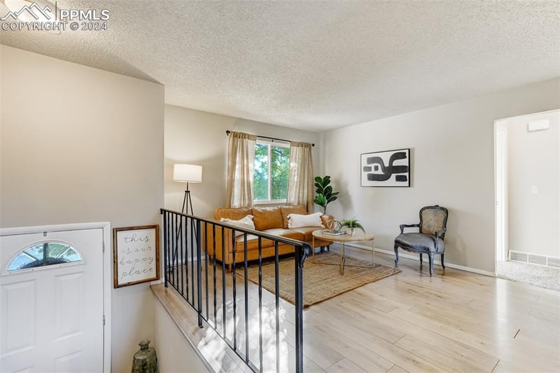 1560 Yakima Dr, Colorado Springs, CO 80915