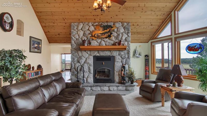 15707 Arfsten Rd, Larkspur, CO 80118