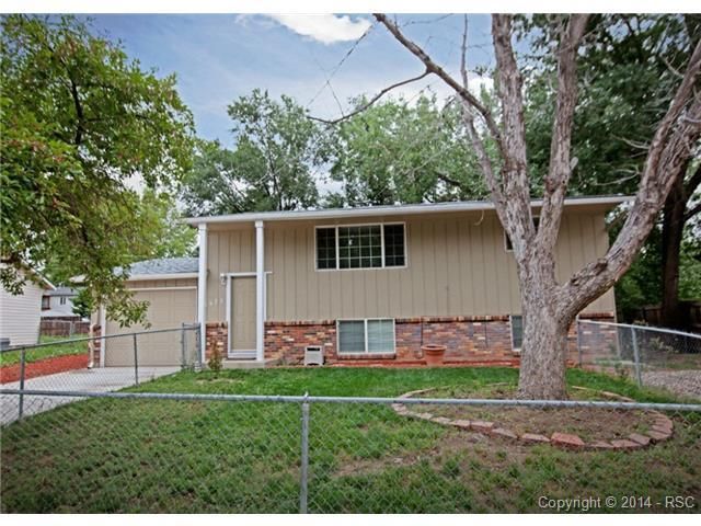 1575 Luna Dr, Fountain, CO 80817