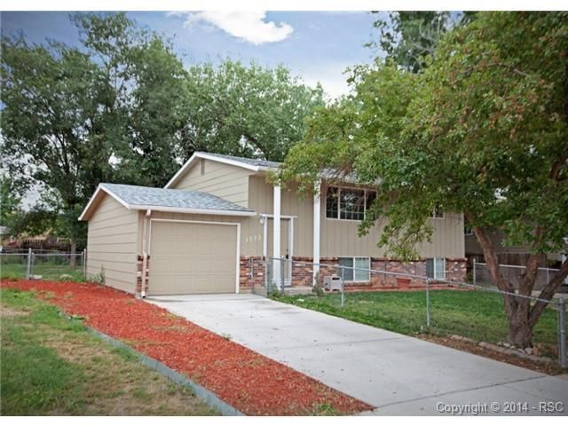 1575 Luna Dr, Fountain, CO 80817