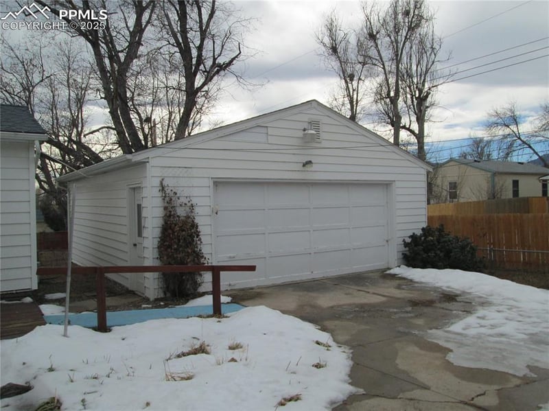 16 Brentwood Dr, Colorado Springs, CO 80909