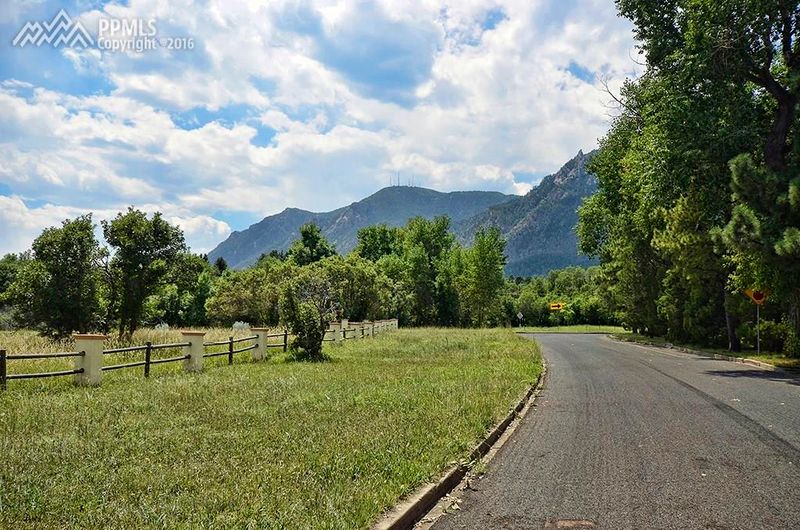 16 Northgate Rd, Colorado Springs, CO 80906