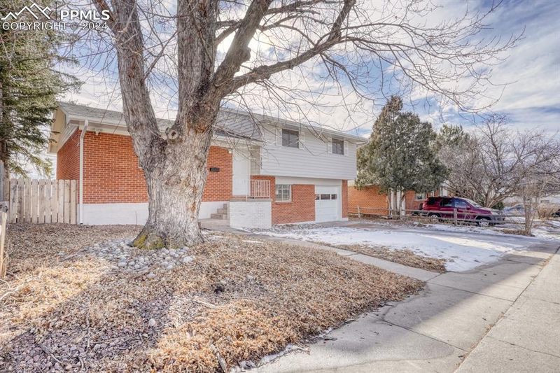 1601 Newcastle St, Colorado Springs, CO 80907