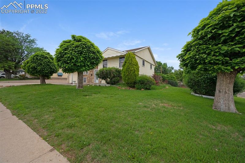 1602 Bunker Hill Rd, Pueblo, CO 81001