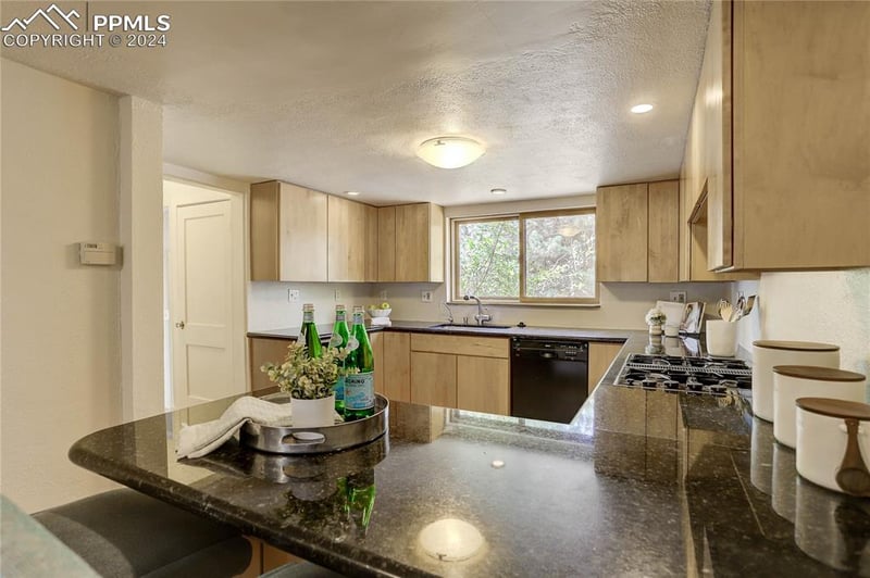 1604 Cheyenne Rd, Colorado Springs, CO 80906