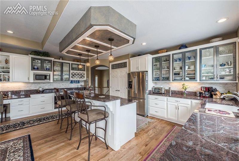 1605 Gore Dr, Larkspur, CO 80118