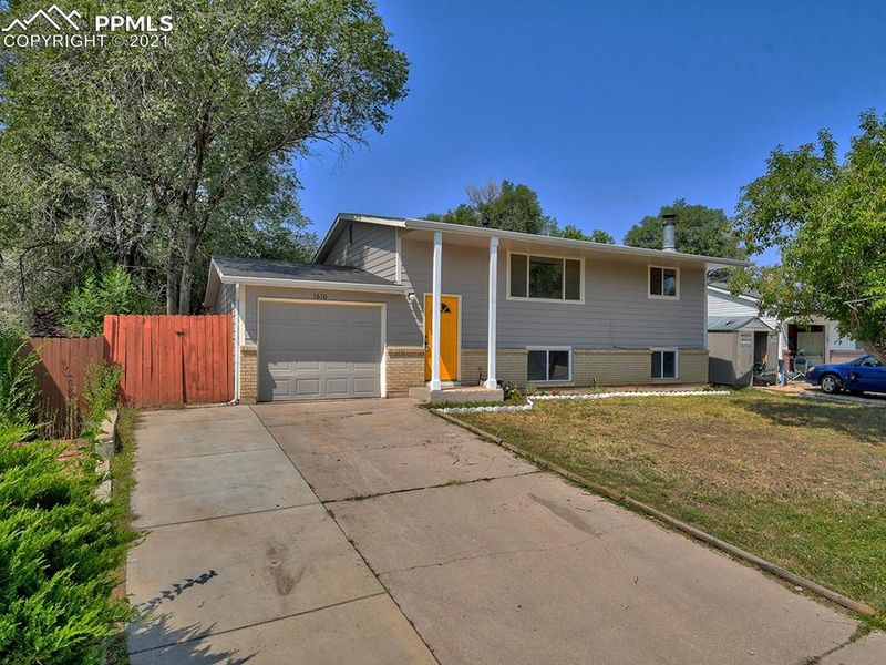 1610 River Dr, Fountain, CO 80817