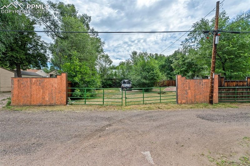 1611 Kiowa St, Colorado Springs, CO 80904
