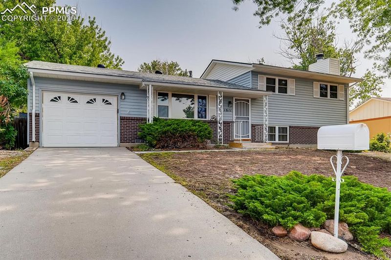1611 Lyle Dr, Colorado Springs, CO 80915