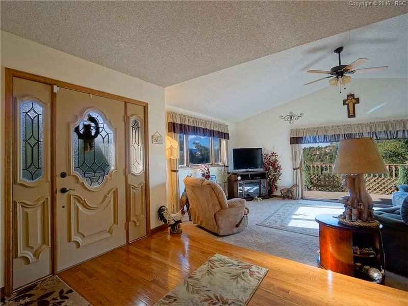 1614 Vickers Dr, Colorado Springs, CO 80918