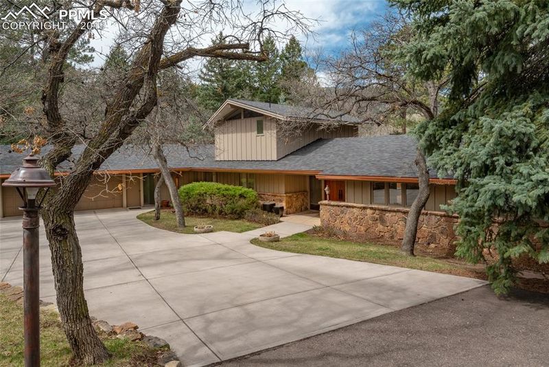 1616 Pine Grove Ave, Colorado Springs, CO 80906
