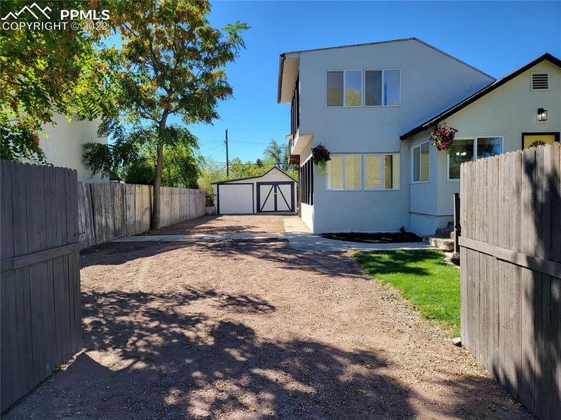 1617 Jackson St, Pueblo, CO 81004