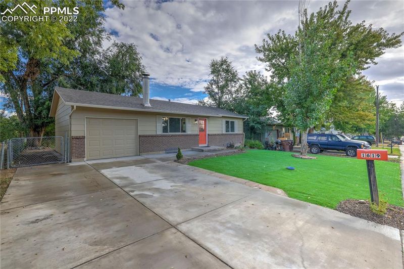 1619 Maxwell St, Colorado Springs, CO 80906