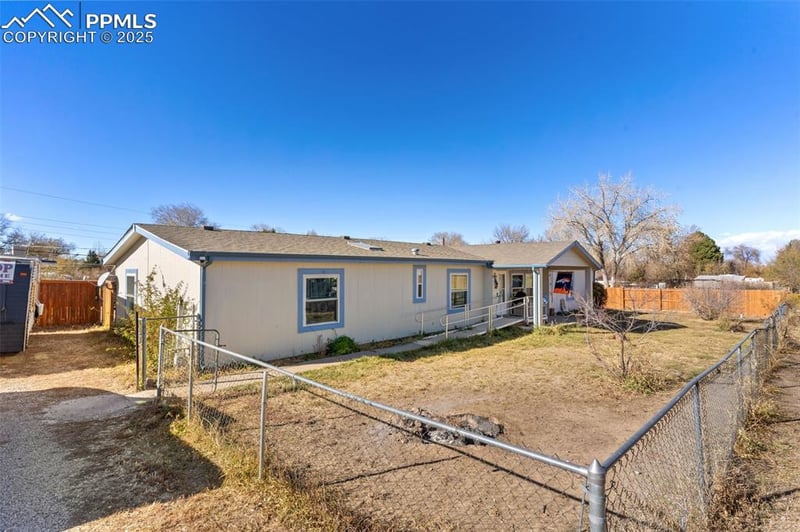 1621 Carltonia St, Pueblo, CO 81006