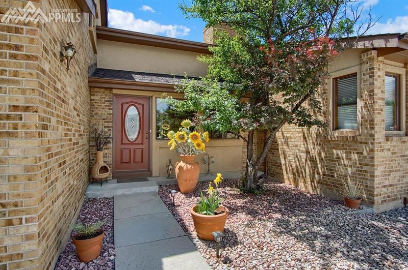 1625 Oak Hills Dr, Colorado Springs, CO 80919
