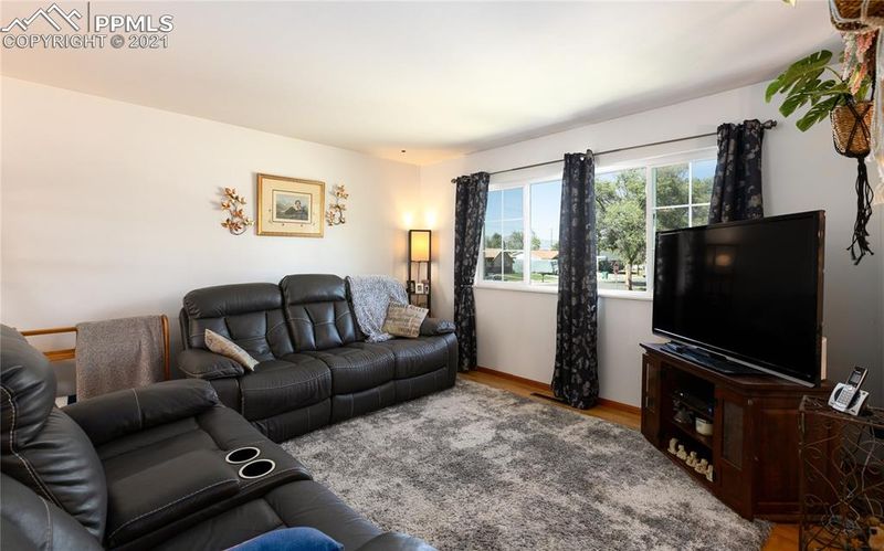 1627 Rushmore Dr, Colorado Springs, CO 80910