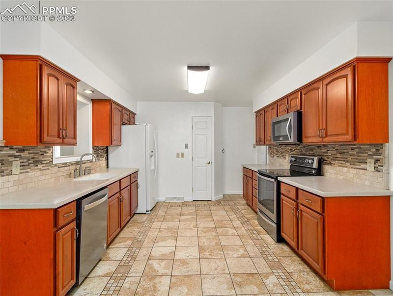 163 Cornell Cir, Pueblo, CO 81005
