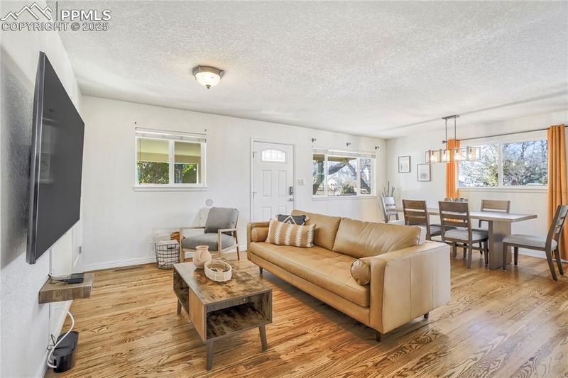 1633 N Chestnut St, Colorado Springs, CO 80907