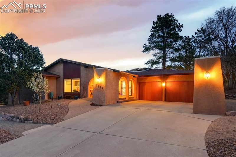1633 Vickers Dr, Colorado Springs, CO 80918