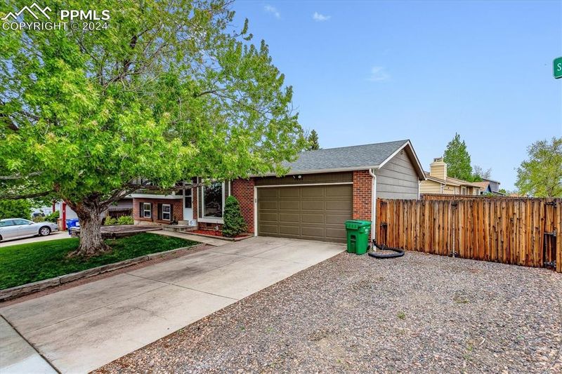 1634 S Flanders Way, Aurora, CO 80017