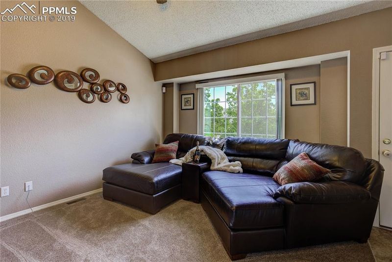 1660 Keith Dr, Colorado Springs, CO 80916
