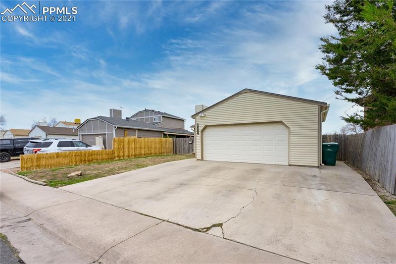 1686 Ensenada Way, Aurora, CO 80011