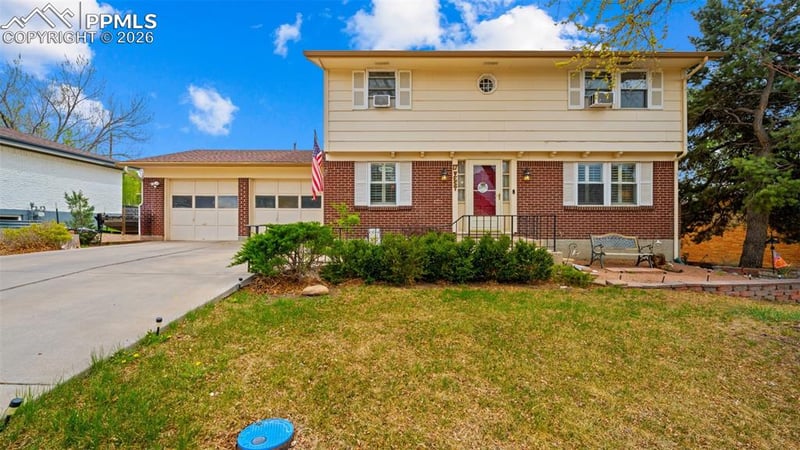 17 Clover Cir, Colorado Springs, CO 80906