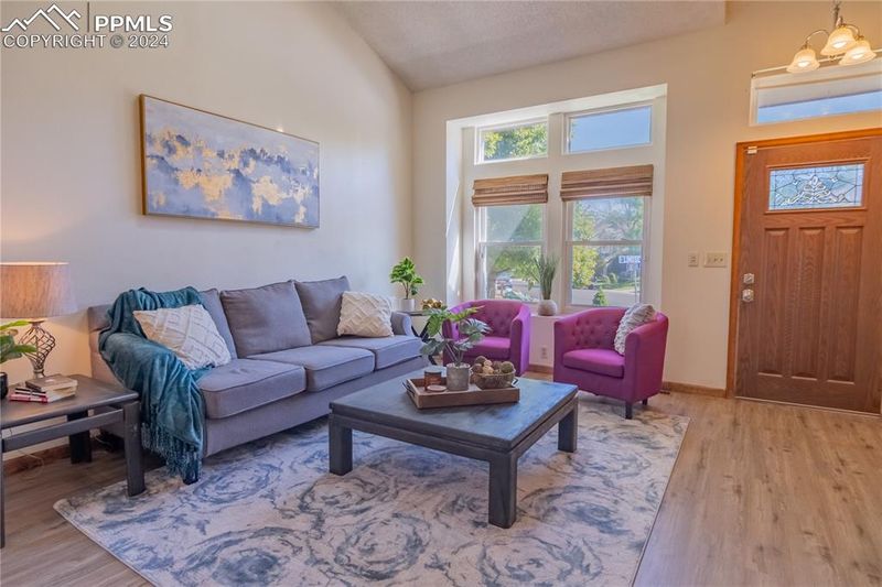 17 S Lindsey St, Castle Rock, CO 80104
