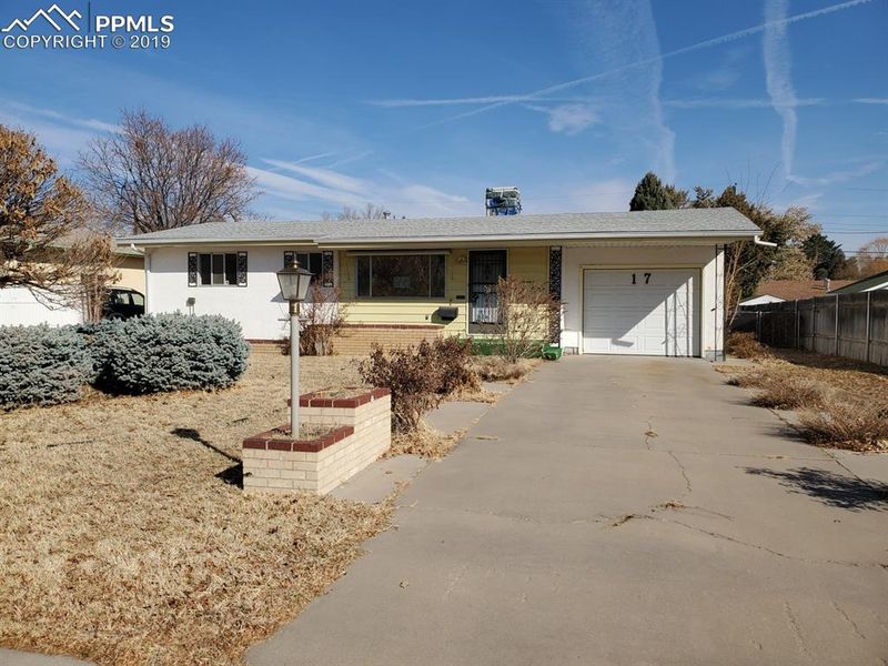 17 University Cir, Pueblo, CO 81005
