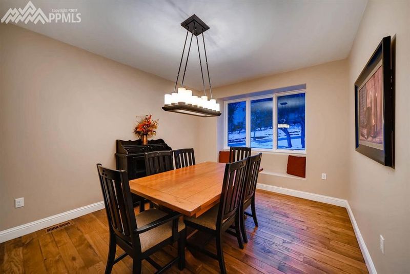 17 Upland Rd, Colorado Springs, CO 80906