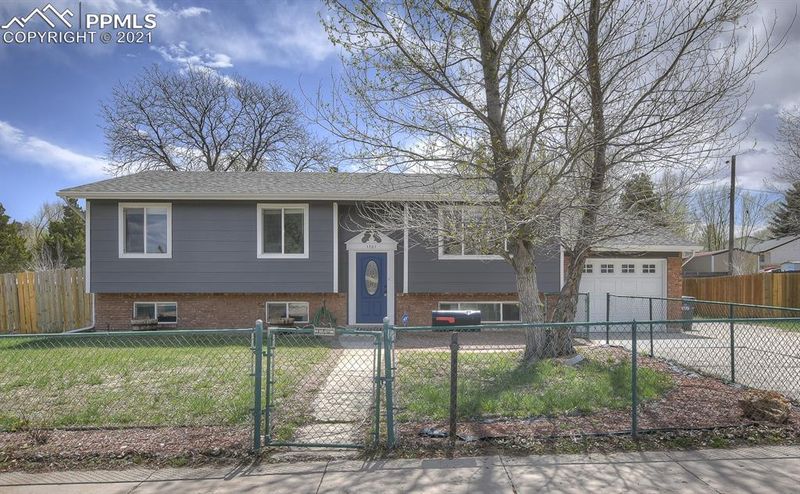 1701 Shenandoah Dr, Colorado Springs, CO 80910