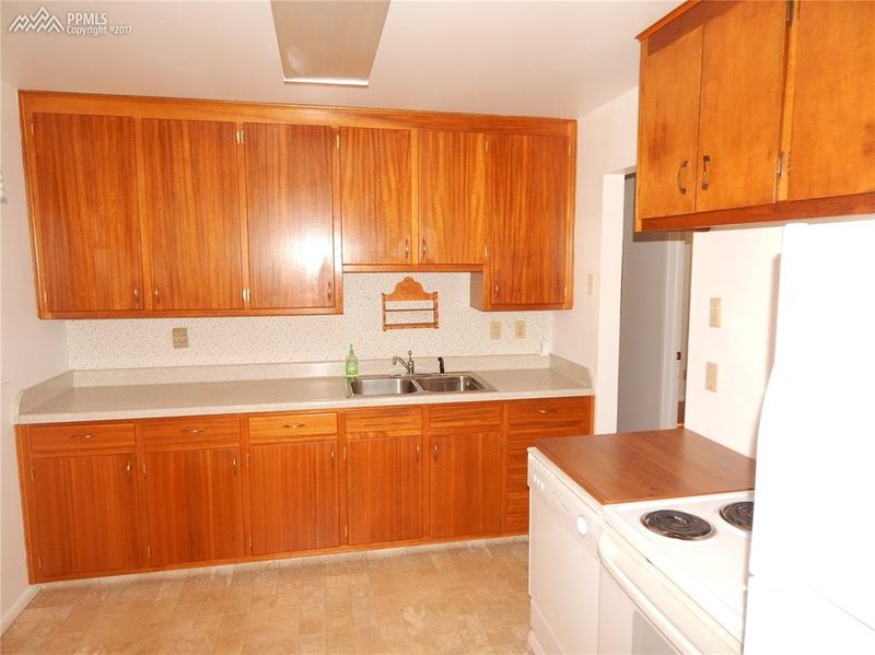 1706 Kingsley Dr, Colorado Springs, CO 80909